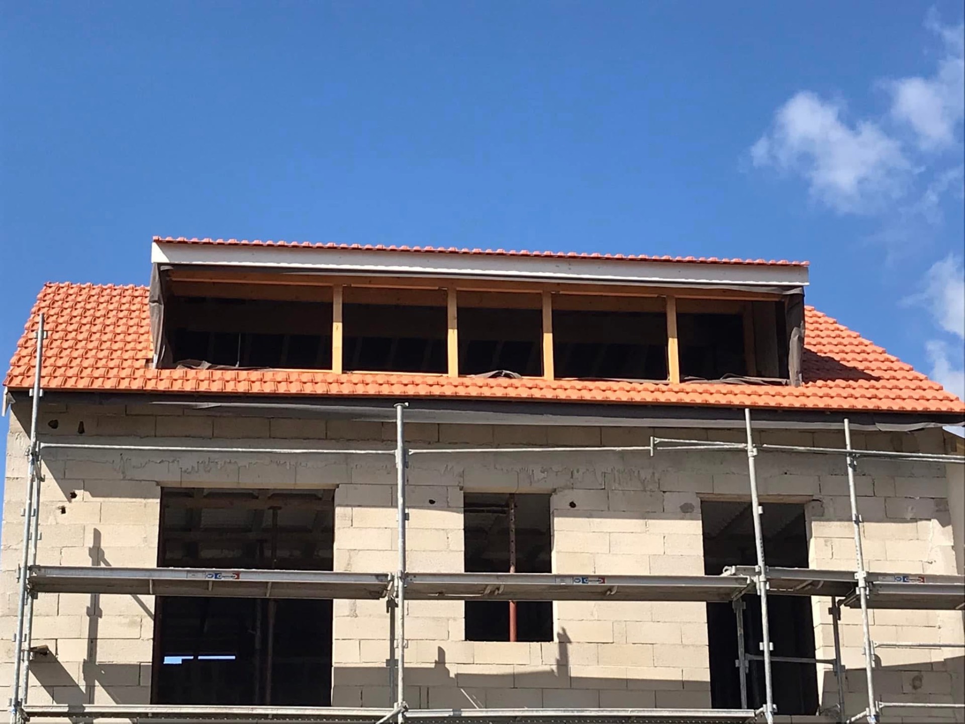 LUX RENOV — toiture neuve avec lucarne et couvertines aluminium