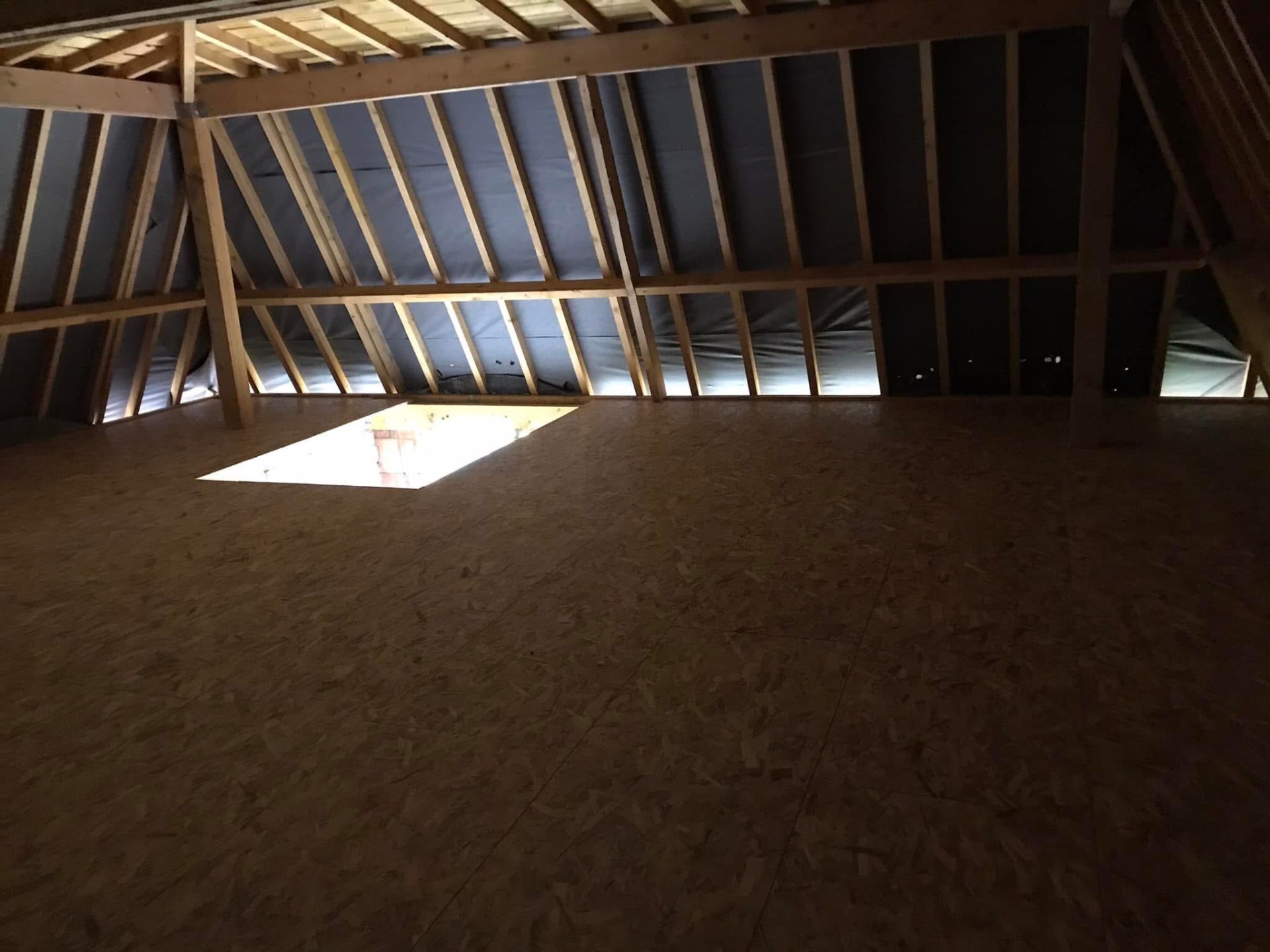 LUX RENOV — combles aménageables avec plancher OSB et trémie d'escalier