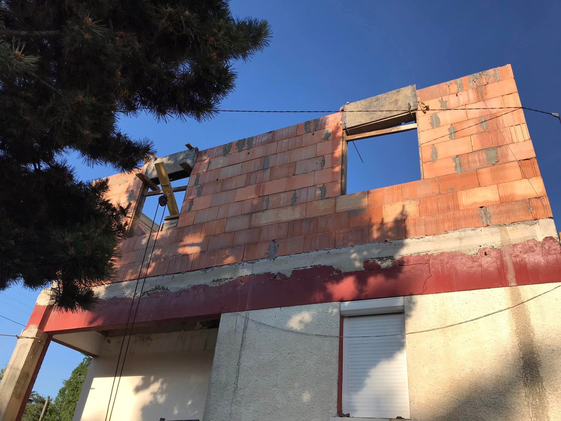 LUX RENOV — élévation des murs en briques monomur pour création d'un étage