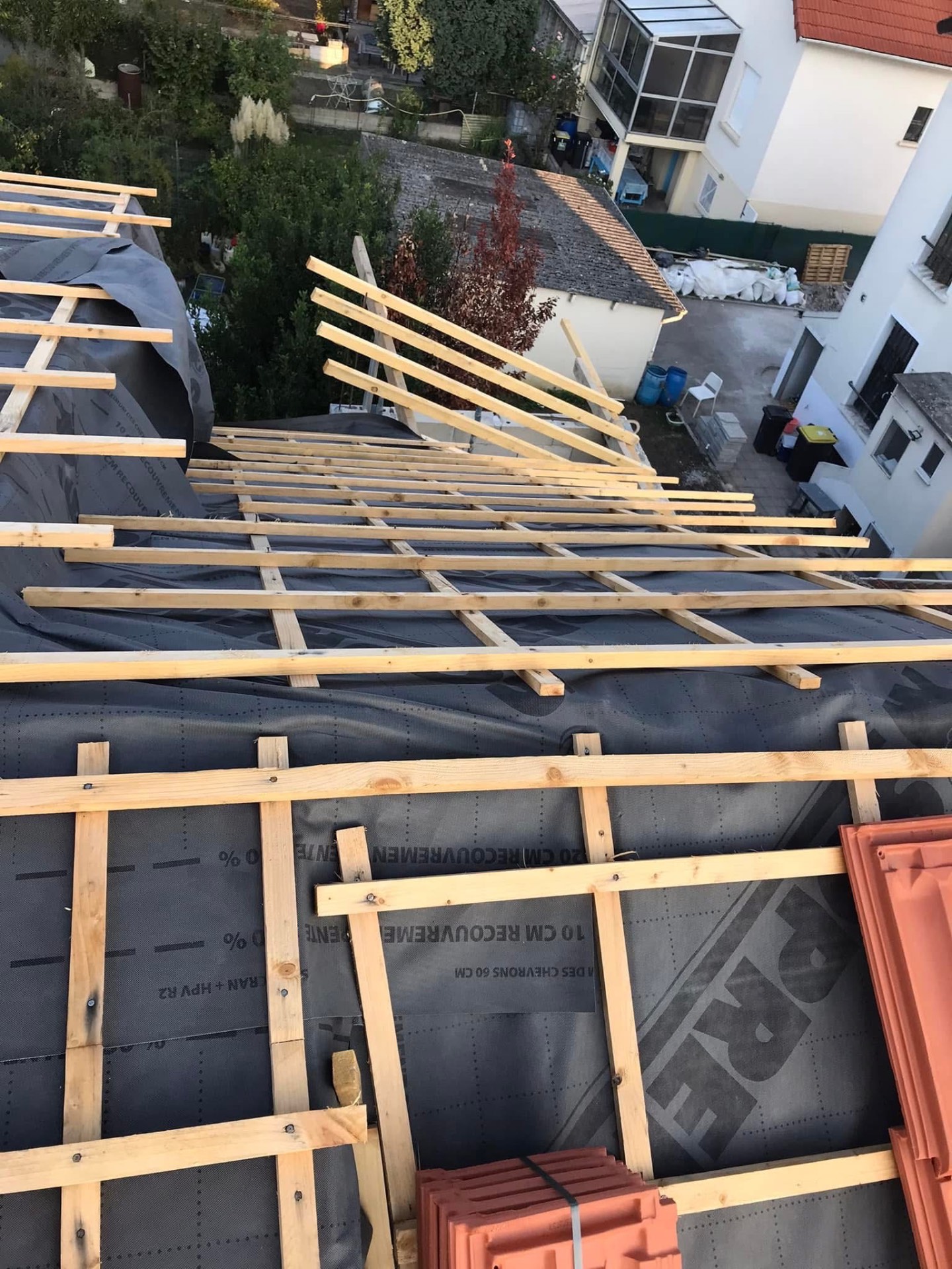 LUX RENOV — liteaunage et contre-liteaunage posés sur écran sous-toiture Soprema