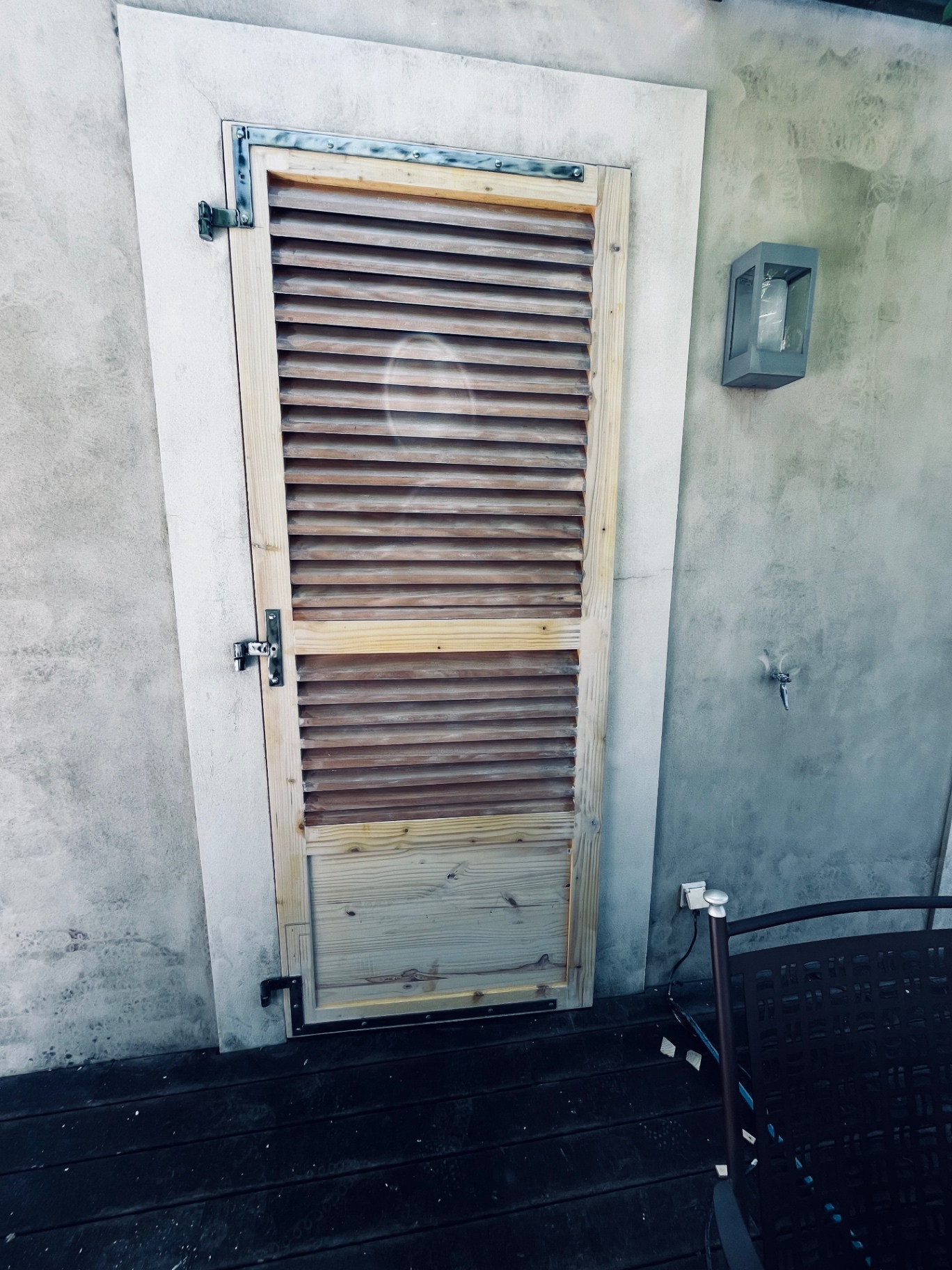 LUX RENOV — volet bois neuf installé sur la terrasse, résultat final