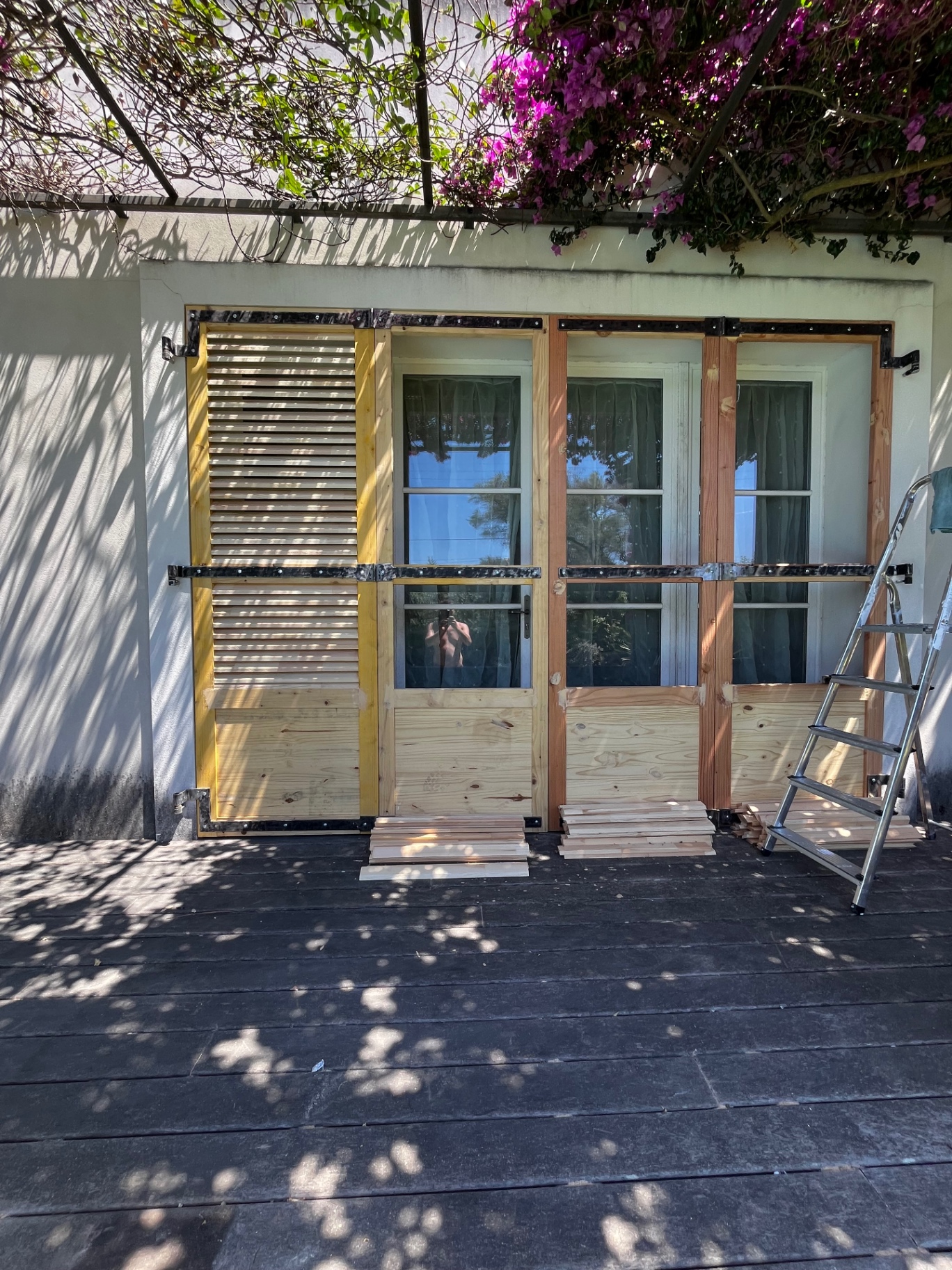 LUX RENOV — progression de la pose des lames persiennes sur les volets bois