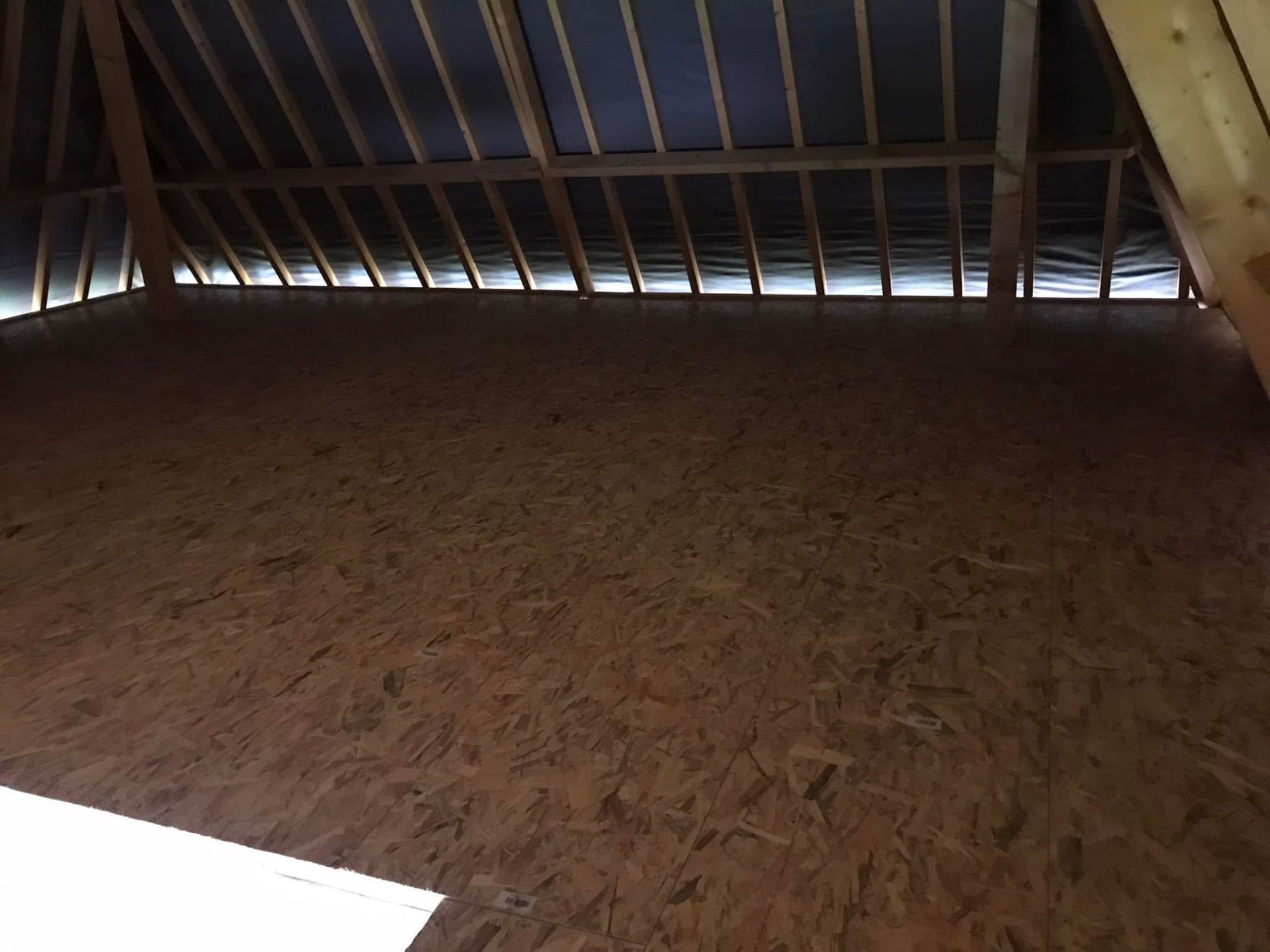 LUX RENOV — plancher OSB des combles avec sous-face de toiture isolée