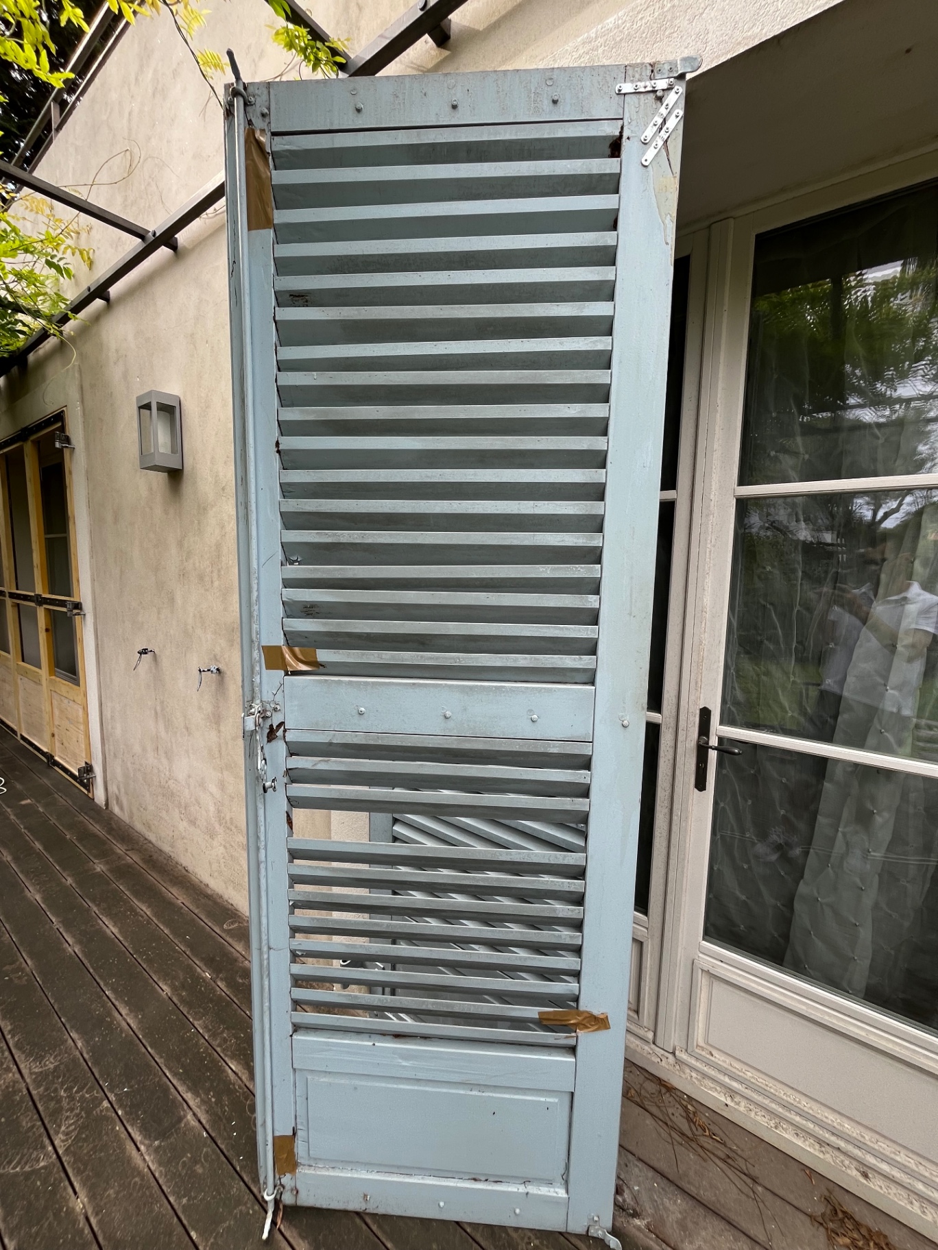 LUX RENOV — volet ancien déposé, structure abîmée avec lames cassées