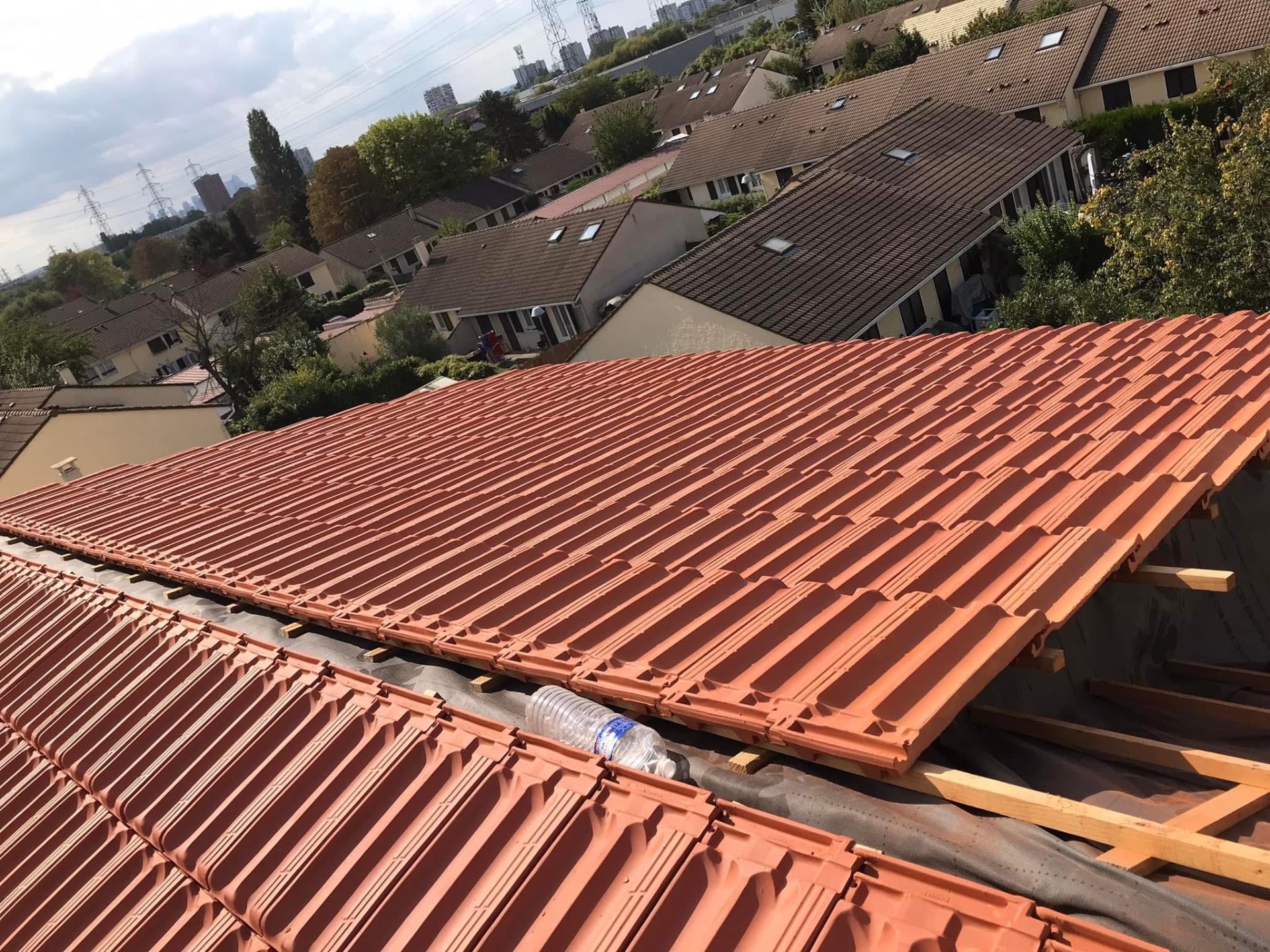 LUX RENOV — toiture neuve en tuiles terre cuite quatre pans avec vue panoramique