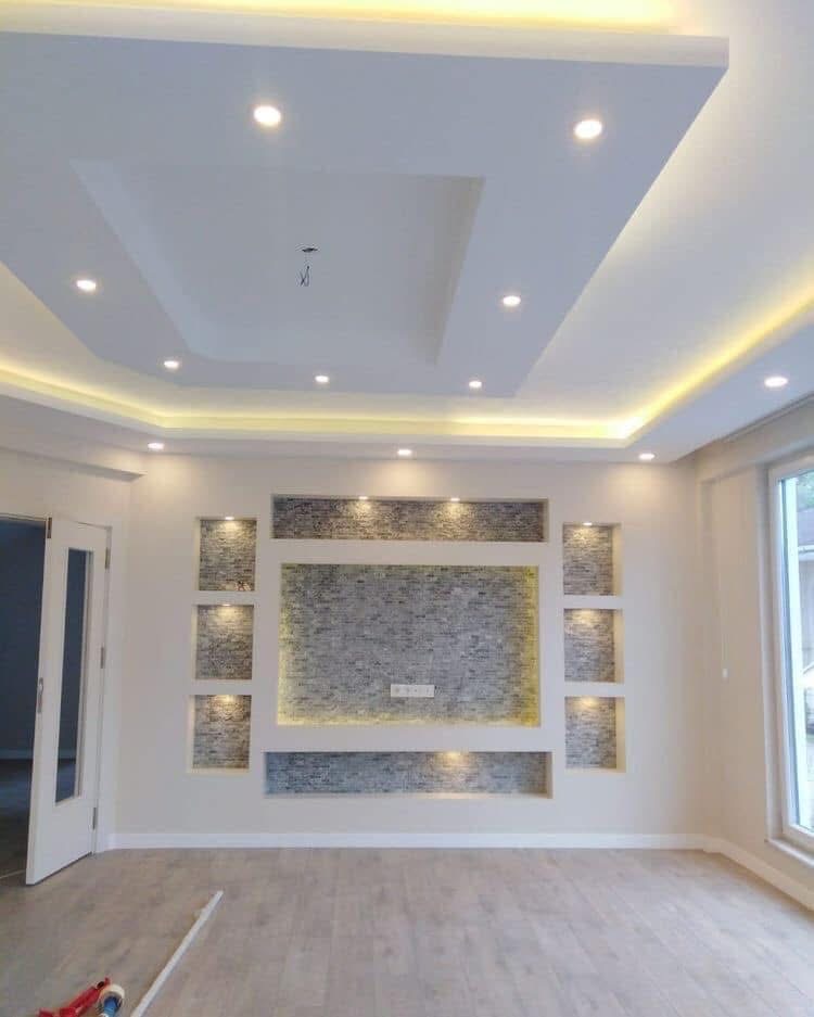 LUX RENOV — mur TV pierre naturelle avec faux plafond LED périphérique