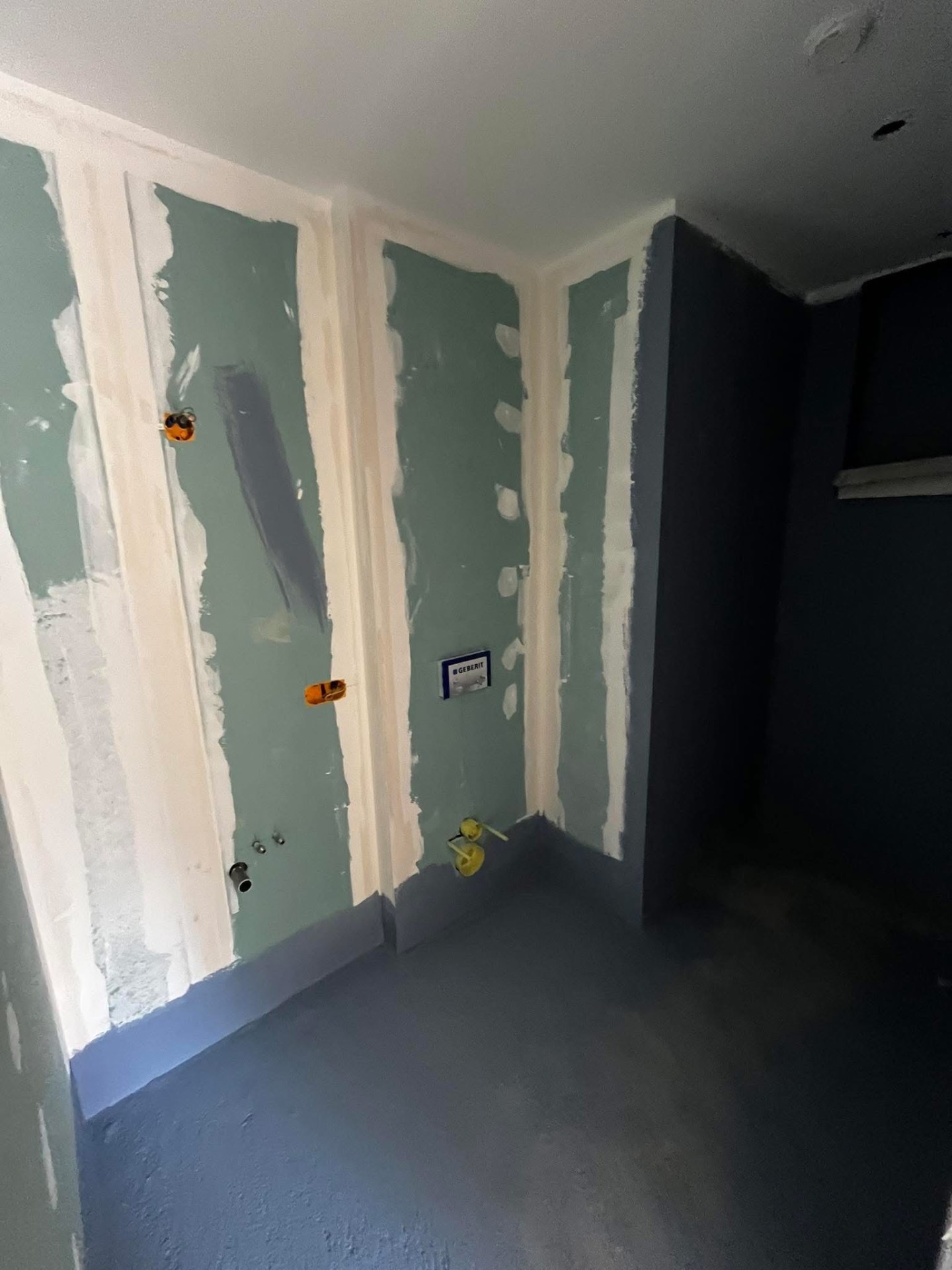 LUX RENOV — préparation salle d'eau du studio